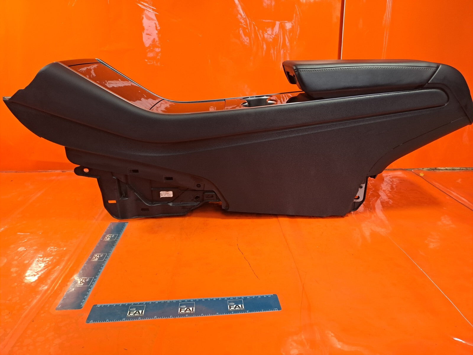 ✅TESLA MODEL 3 LONG RANGE 2020 CENTRE CONSOLE ARMREST 1087897-00-B 1522264-00-B - Image 3