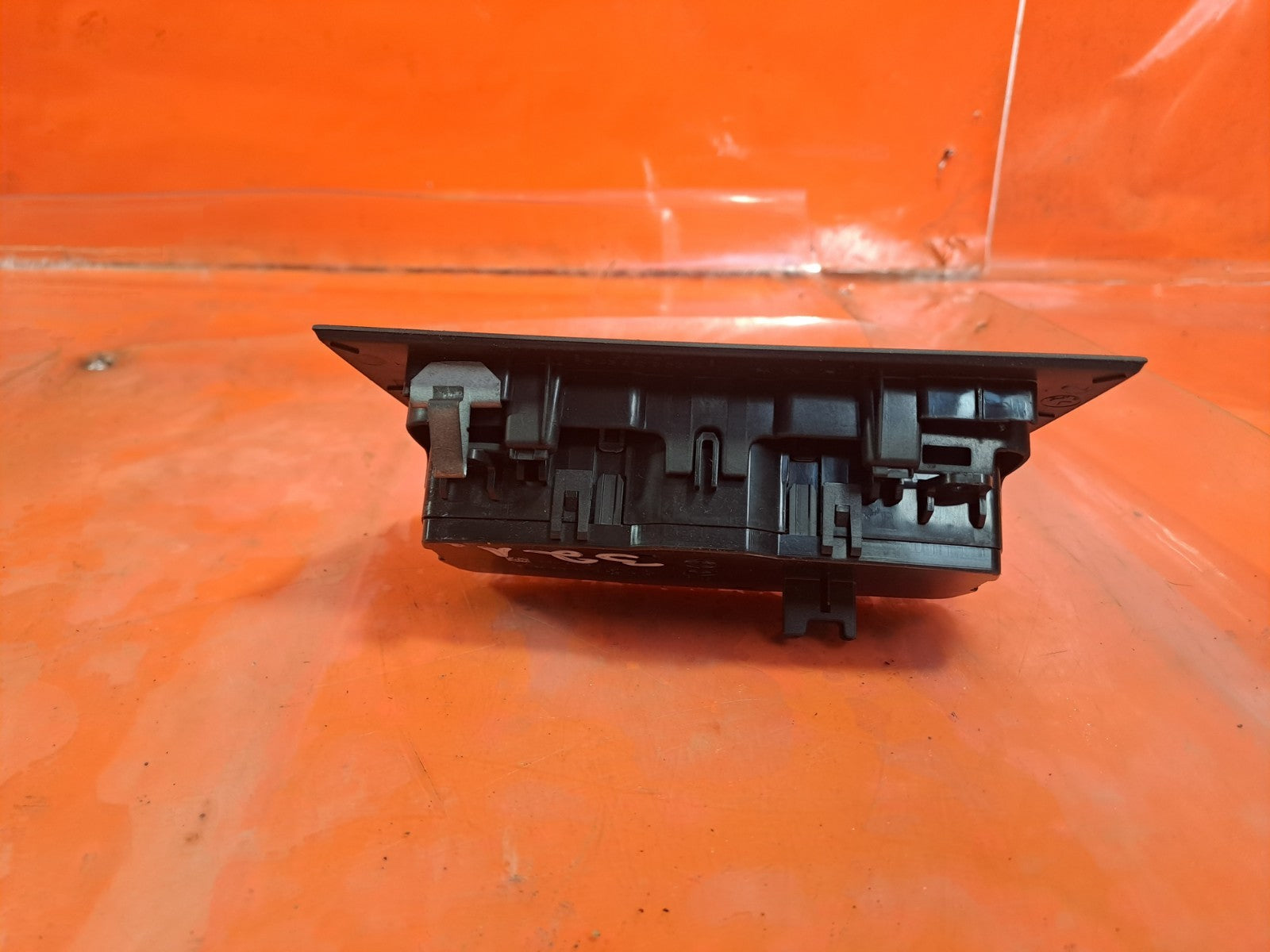 ebay-src:https://i.ebayimg.com/00/s/mtiwmfgxnjaw/z/mucaaeswzgdpppx6/$_57.jpg