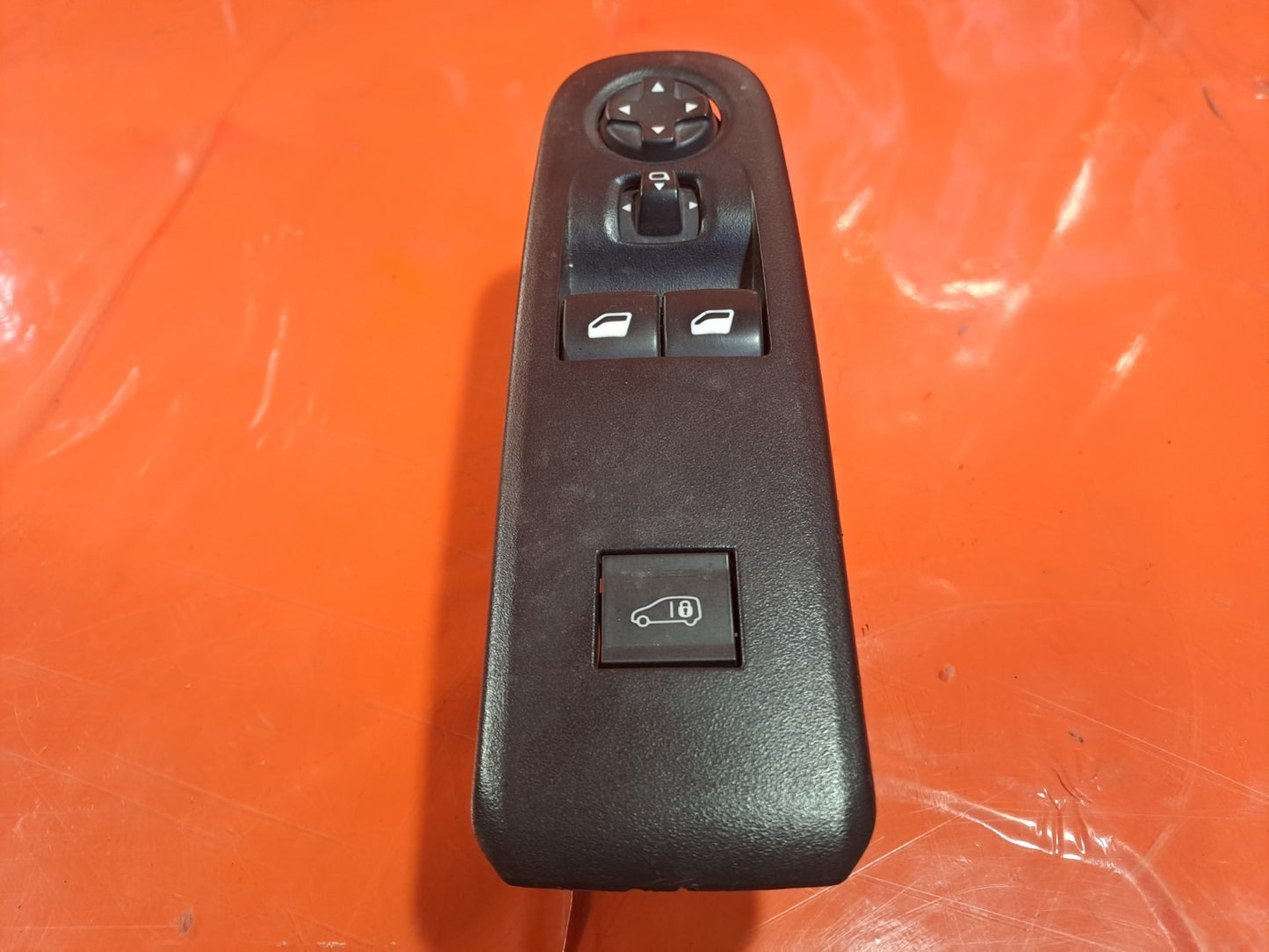 ✅Citroen Berlingo 650 1.5 Diesel 2020 Front Right Door Window Switch 98167922ZD  - Image 4