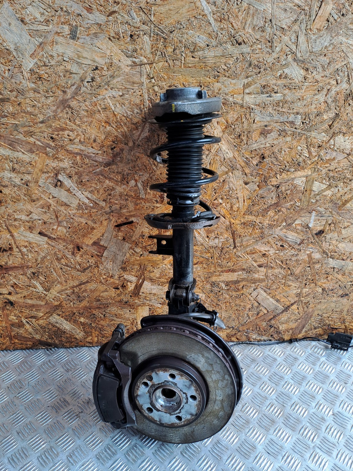 ✅MERCEDES B180 W246 1.8 DIESEL 2012 FRONT LEFT SUSPENSION LEG HUB A2463208913 - Image 1