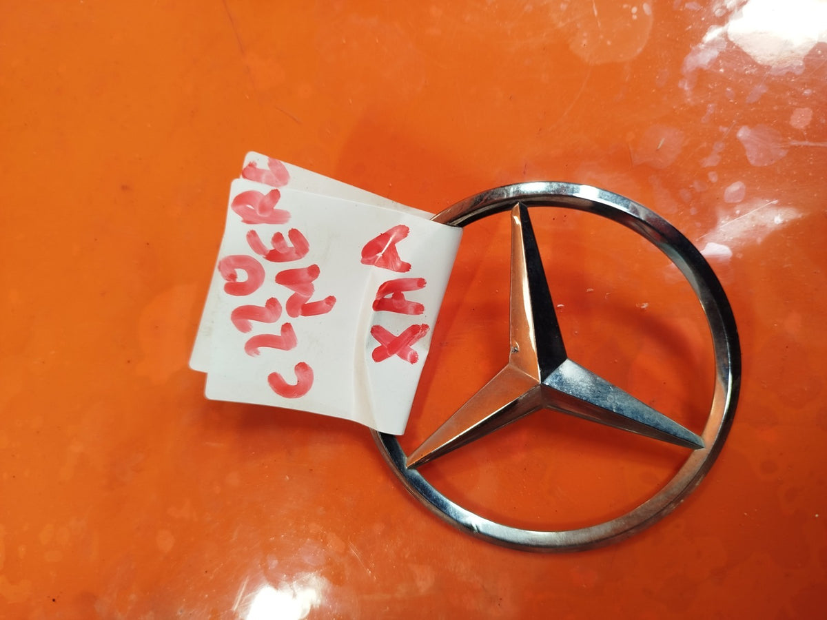 2014 Mercedes C Class W205 Rear Tailgate Boot Lid Badge A2058174500 A084 - Image 9