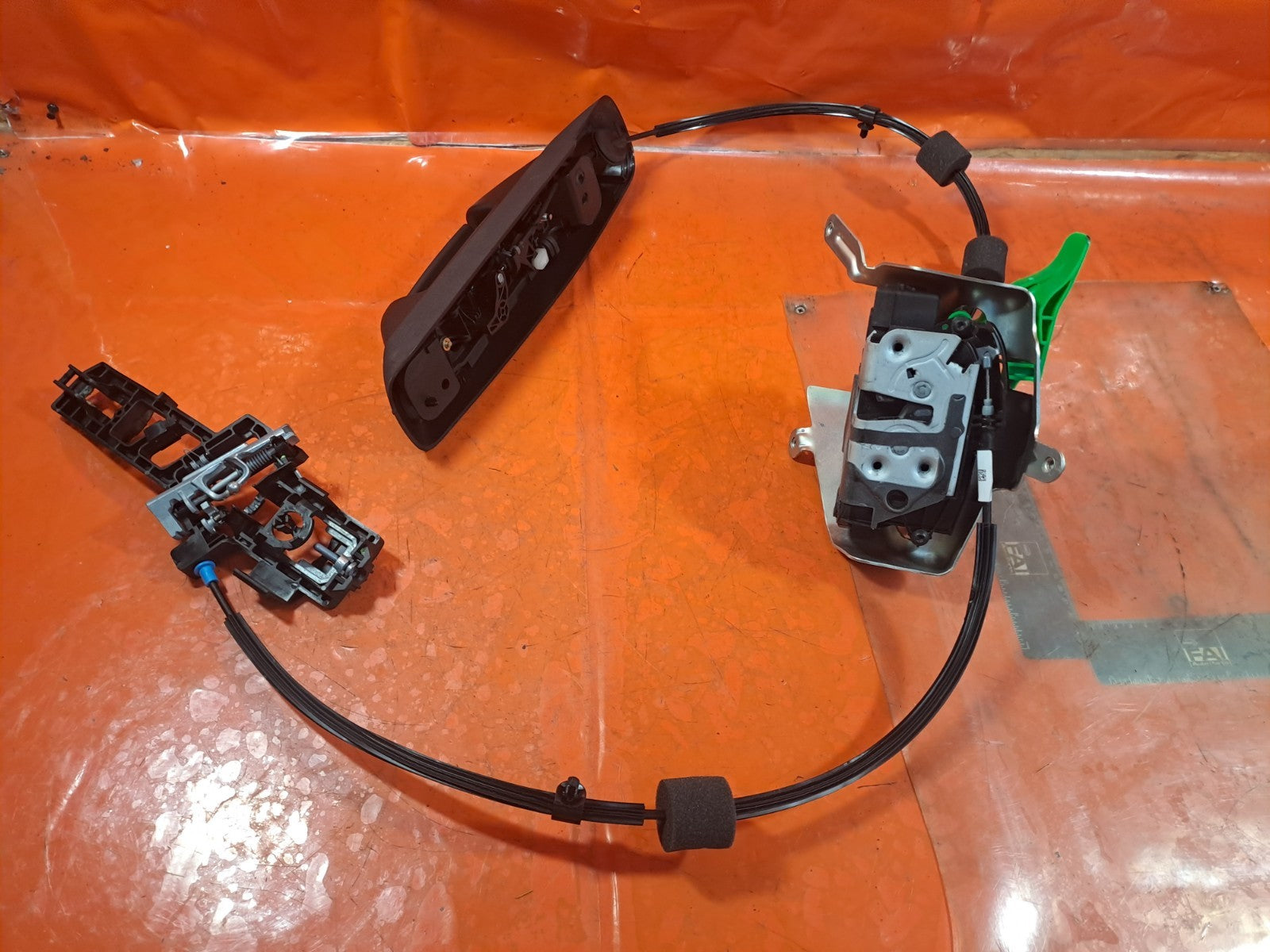 ✅FORD TRANSIT COURIER 1.5 DIESEL 2024 REAR LEFT SLIDING DOOR LOCK R2X6V264A27DD - Image 2