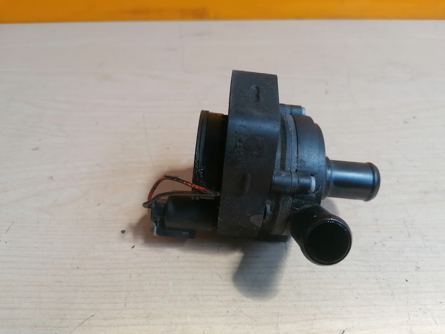 MERCEDES W176 WATER CIRCULATION PUMP WITH WIRING LOOM A2118350028 X00 - Image 3
