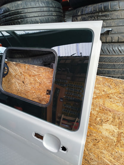 ✅FORD TOURNEO CUSTOM 2.2 DIESEL 2015 RIGHT SIDE SLIDING DOOR BARE SILVER Dent - Image 2