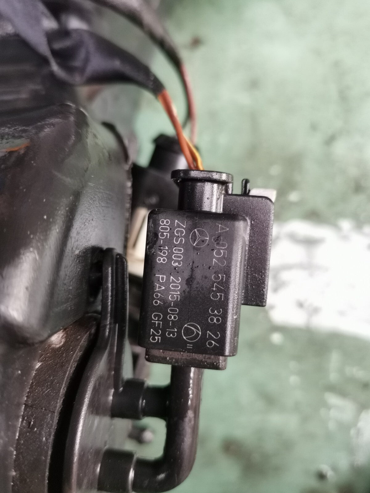 MERCEDES C200 W205 2.0 PETROL 2015 WINDSCREEN WASHER BOTTLE A2058600260 - Image 5