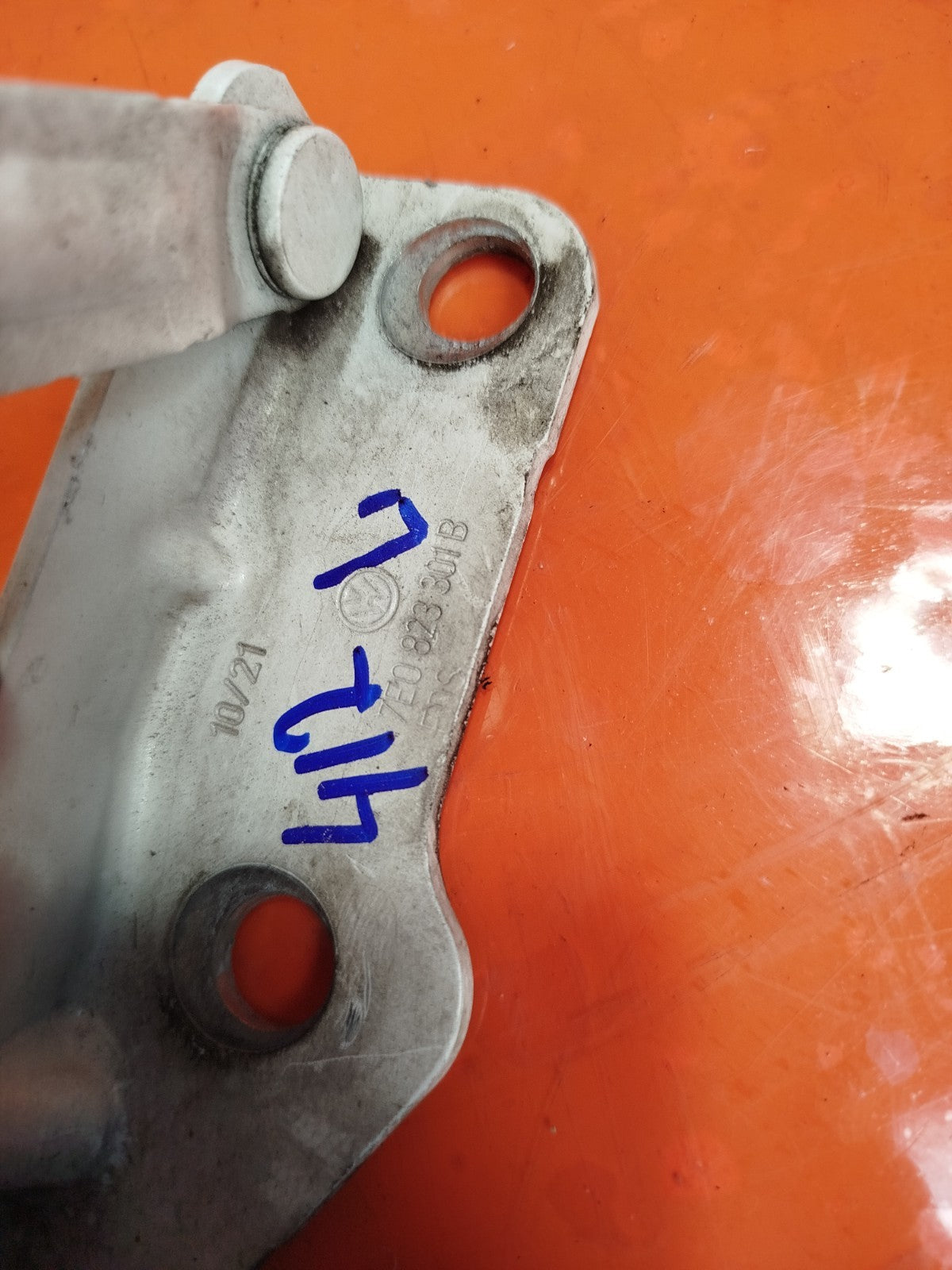 2021 VW Transporter T30 Bonnet Hinges Pair Left Right 7E0823301B Warranty A412 - Image 10