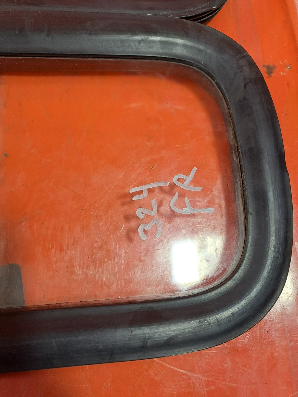 ✅2003 VOLVO FL FRONT CABIN WINDOW GLASSES PAIR LEFT & RIGHT 43R-00082 + WARRANTY - Image 2