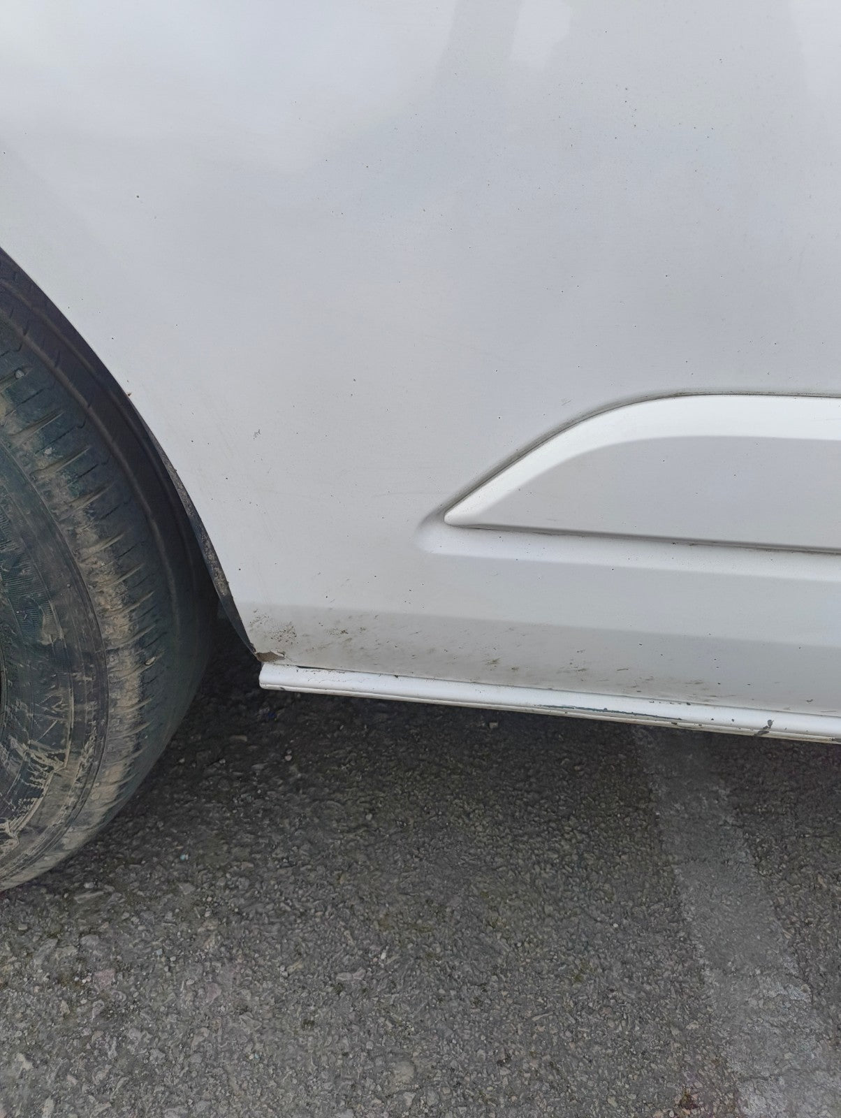 ✅Ford Tourneo Custom 2.2 Diesel 2015 Front Left Door Bare White Scratches A377 - Image 3