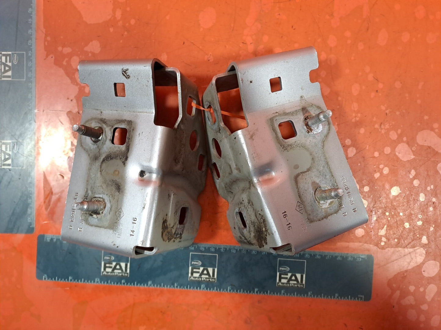 ✅Renault Trafic III Sl27 Sport 2016 1.6 Diesel BONNET HINGES 93451643B 98451653B - Image 9
