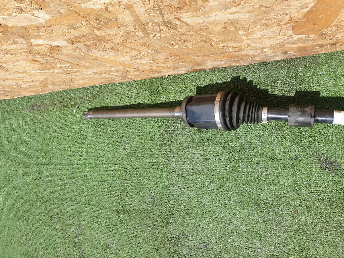 2022 Range Rover Evoque L551 1.5 Petrol Rear Left Auto Driveshaft L8D2-4K139-AD - Image 4