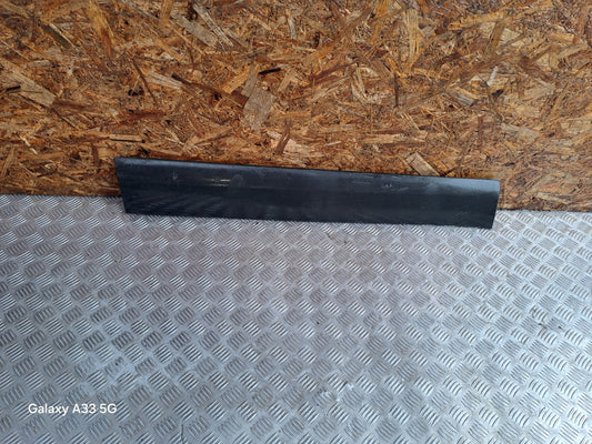 ✅Land Rover Discovery Sport Se Tech Td4 2.0 D 2016 FRONT LEFT DOOR MOULDING A111 - Image 1