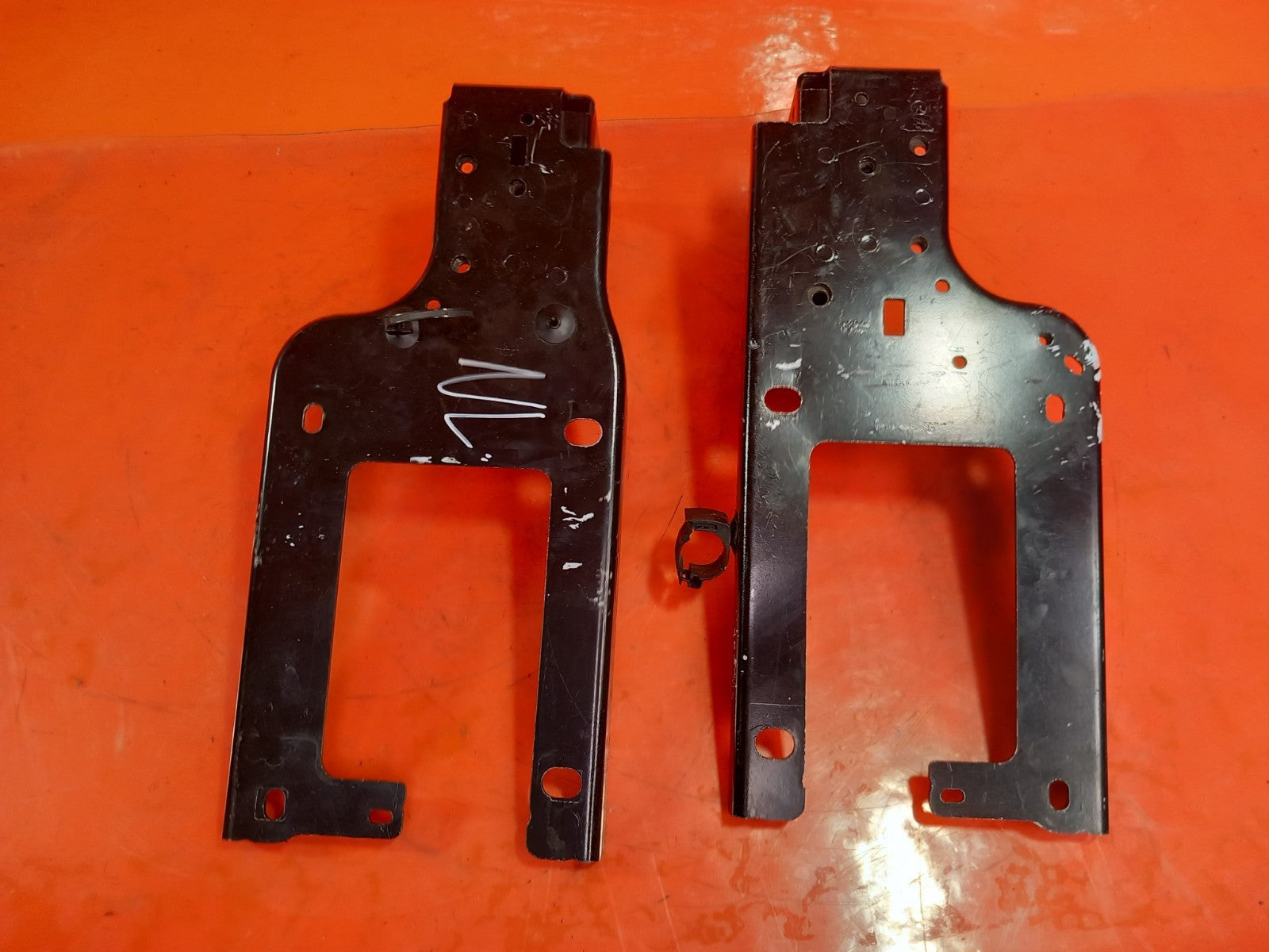 Range Rover Evoque L551 1.5 Petrol 2022 Radiator Support Brackets Warranty A169 - Image 2