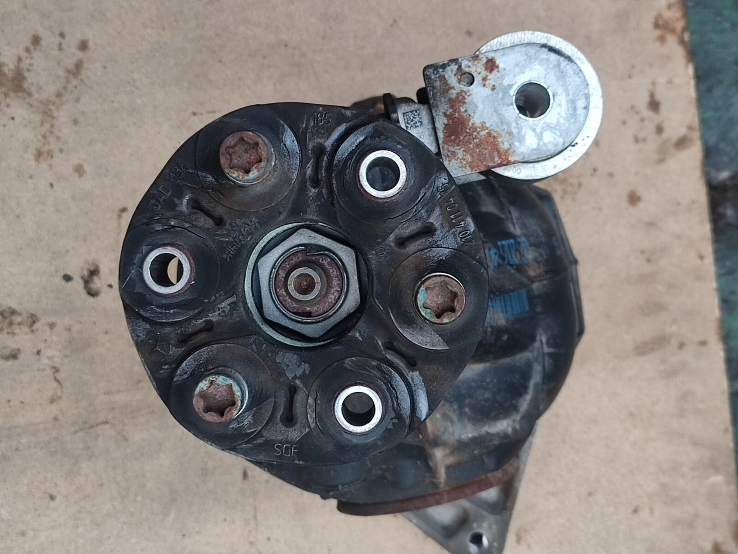 ✅2016 Mercedes C Class W205 2.0 Petrol Differential Rear 2043503914 3.07 A123 - Image 5