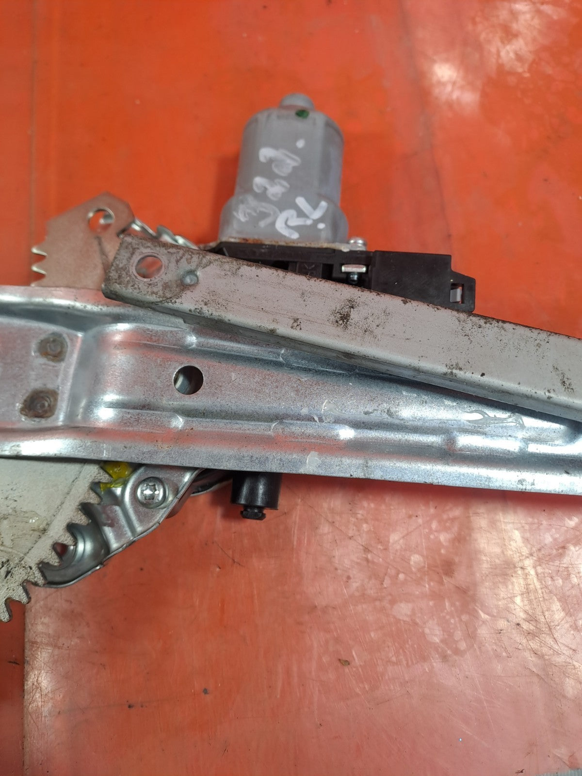 ✅NISSAN JUKE TEKNA 1.5 DIESEL 2017 REAR LEFT WINDOW REGULATOR & MOTOR 82730CV01C - Image 9