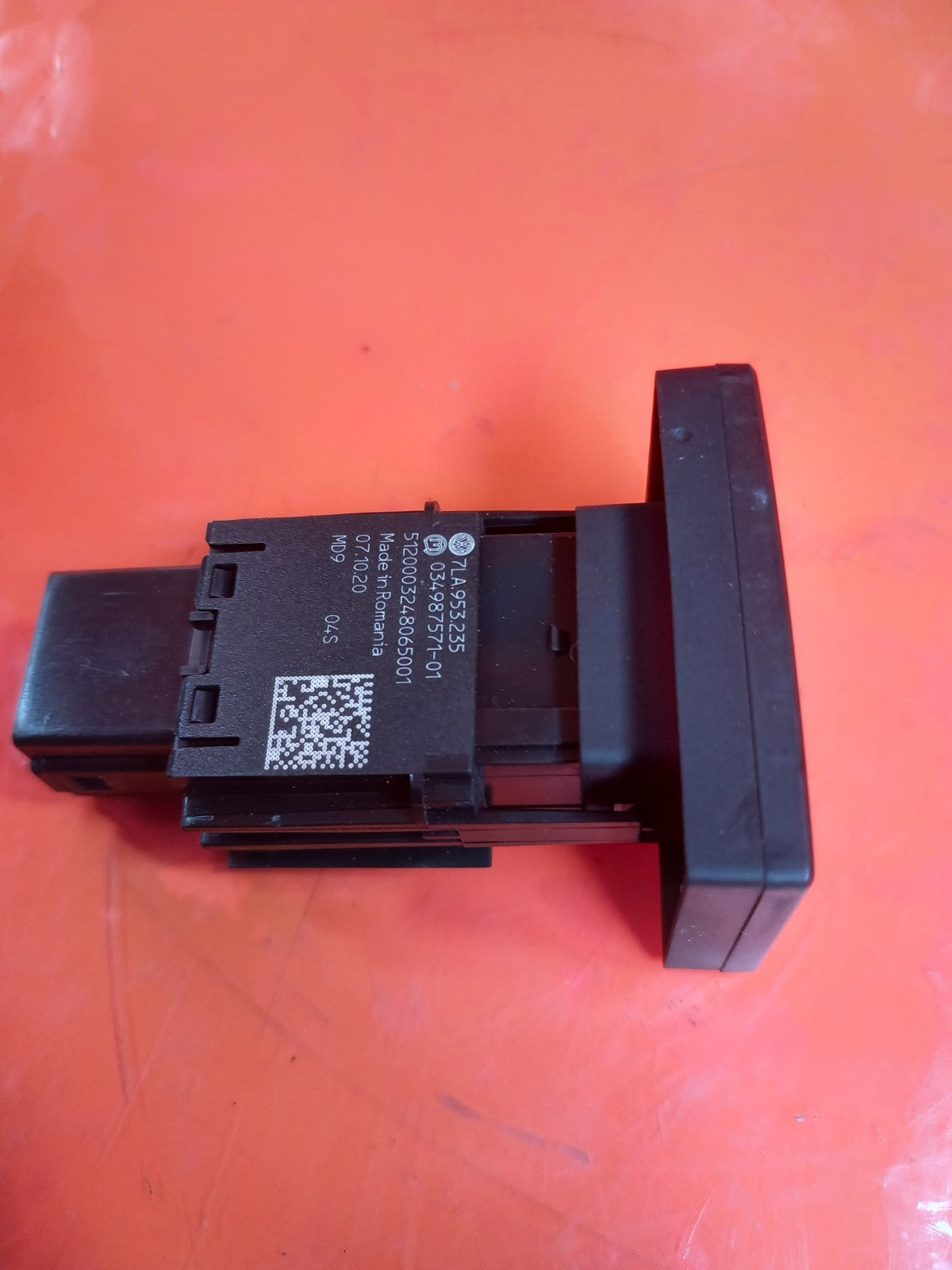 VW Transporter T30 2.0 Diesel 2021 Hazard Switch 7LA953235 Warranty A410 - Image 4