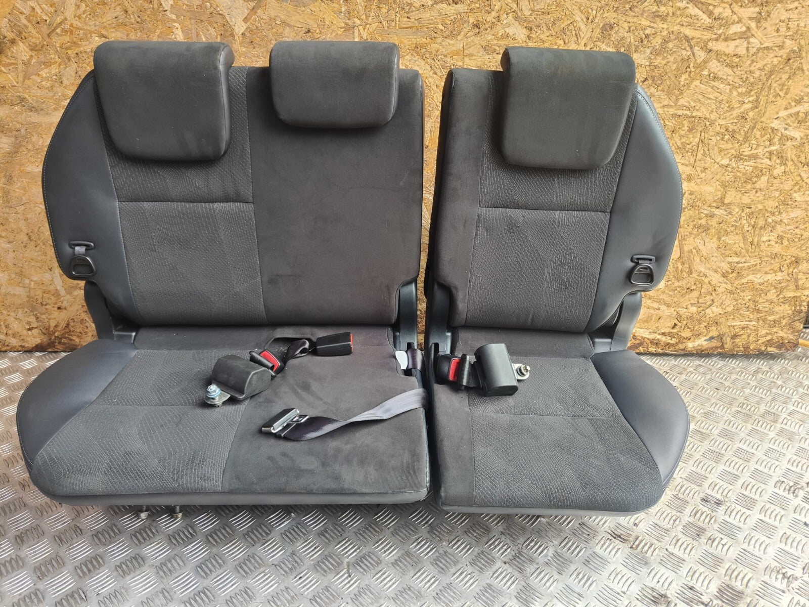 ✅Toyota Sienna 3rd row seats with seat belts camper conversion folding xAA - Image 1