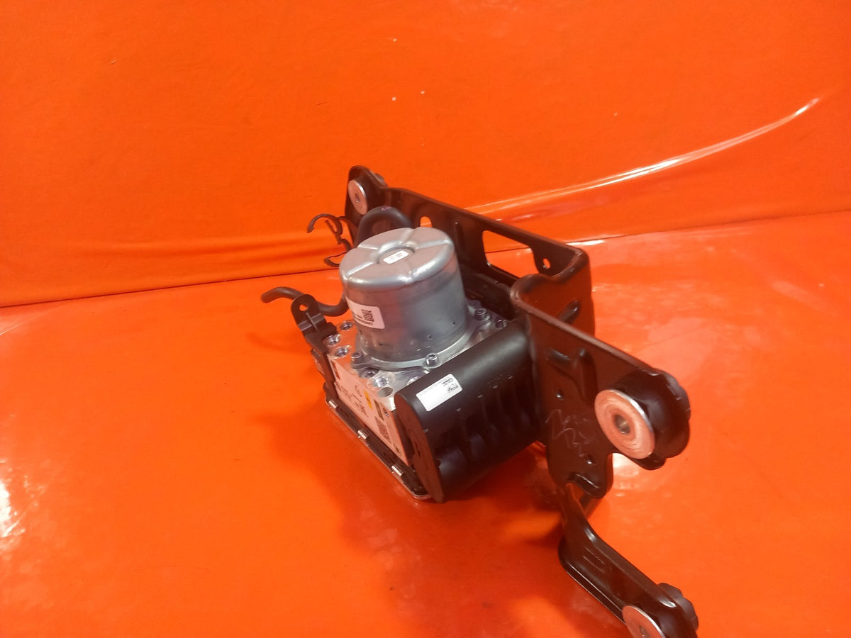 2025 BMW X5 G05 Air Suspension Compressor 5A70699 Warranty A398 - Image 5