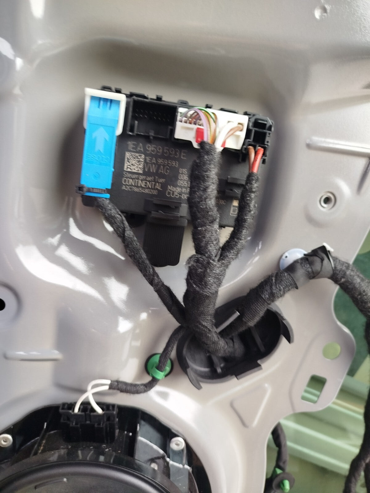 ✅CUPRA BORN V2 Ev 2023 FRONT RIGHT DOOR GREY Warranty A272 - Image 9