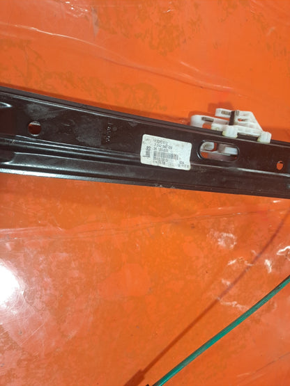 ✅BMW 118D F20 2.0 Diesel 2015 Front Right Window Regulator And Motor 7242562 - Image 4