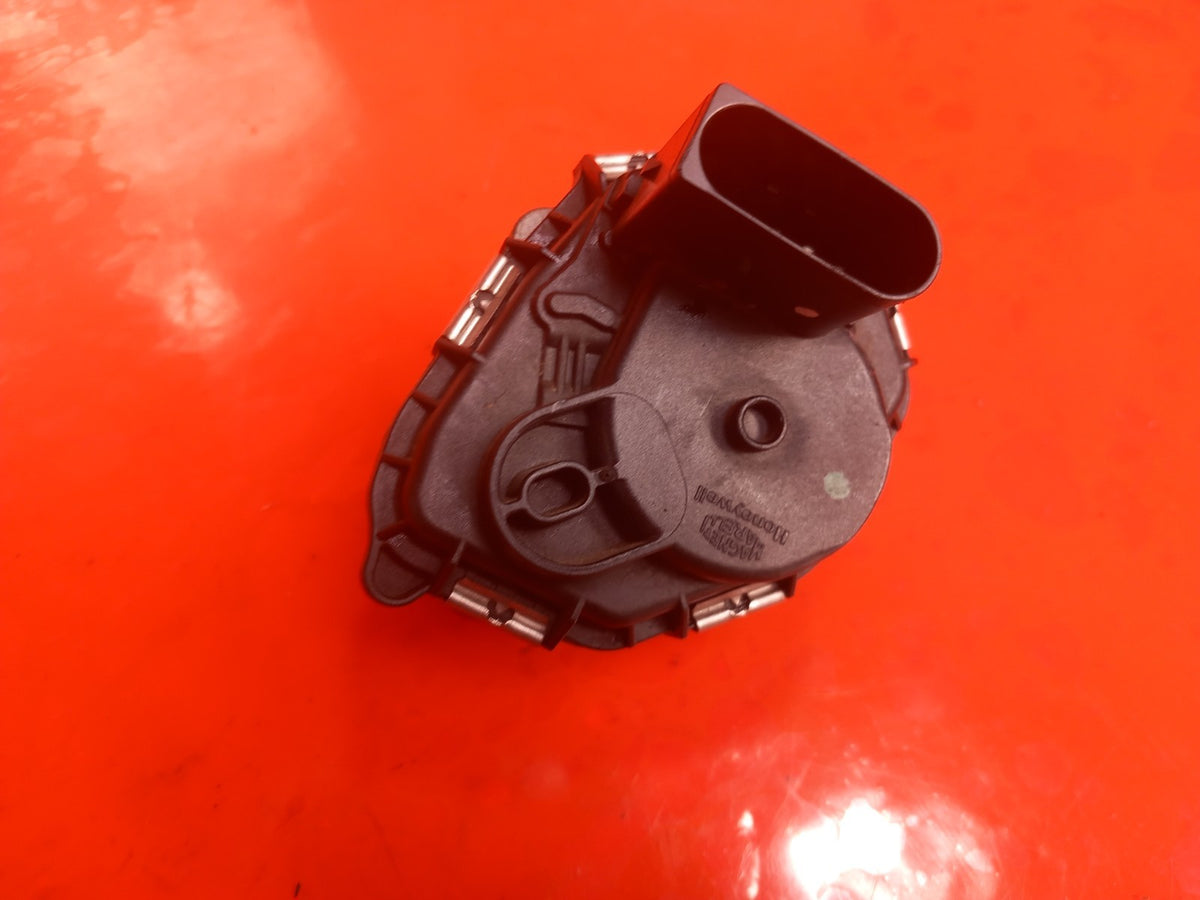 ebay-src:https://i.ebayimg.com/00/s/mtiwmfgxnjaw/z/a-eaaesw2ghqros2/$_57.jpg
