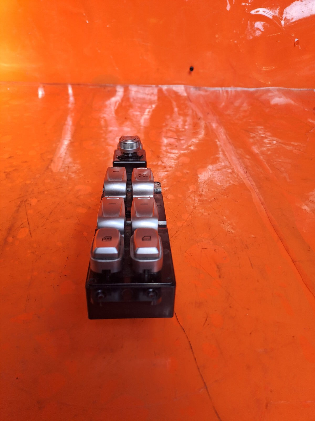 ✅SSANGYONG TIVOLI ELX 1.6 PETROL 2015 FRONT RIGHT WINDOW SWITCH 299139566 A221 - Image 4