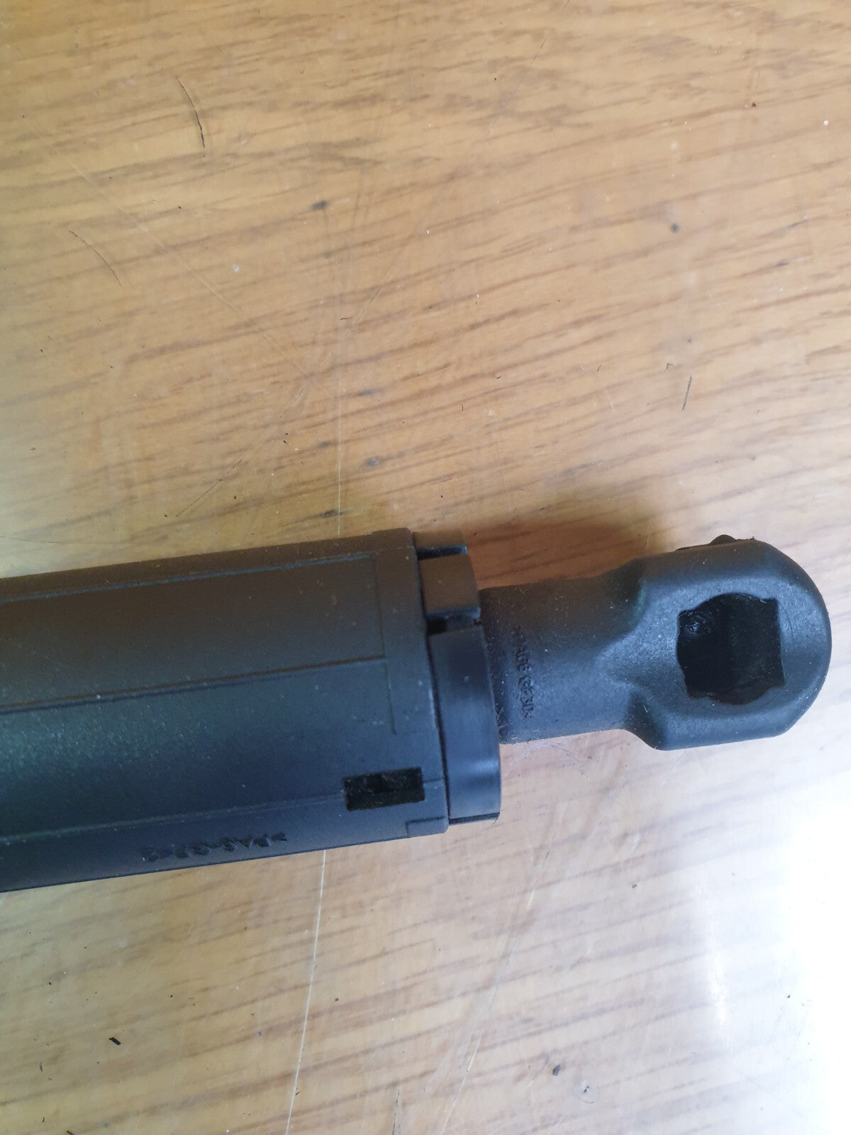 ✅2022 TESLA MODEL Y TAILGATE GAS STRUT RIGHT 1500602-00-A  + WARRANTY A172 - Image 2