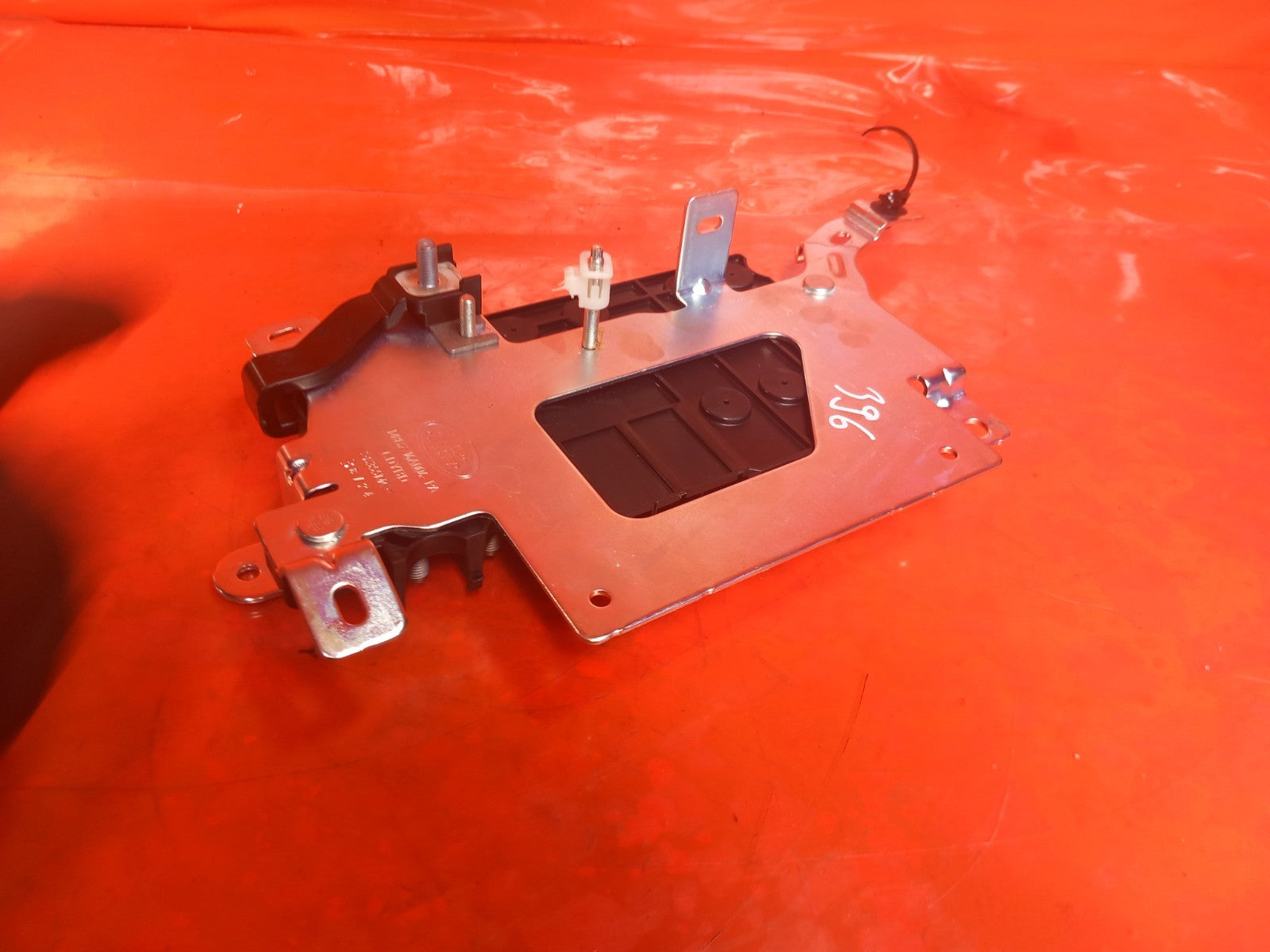 2025 Land Rover Defender L663 Power Distribution Fuse Box M8B2-14A004-PA A396 - Image 9