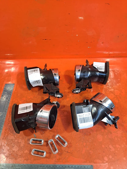 ✅2010 LAND ROVER DISCOVERY 4 L319 DASHBOARD AIR VENTS AH22-01454 + WARRANTY - Image 1