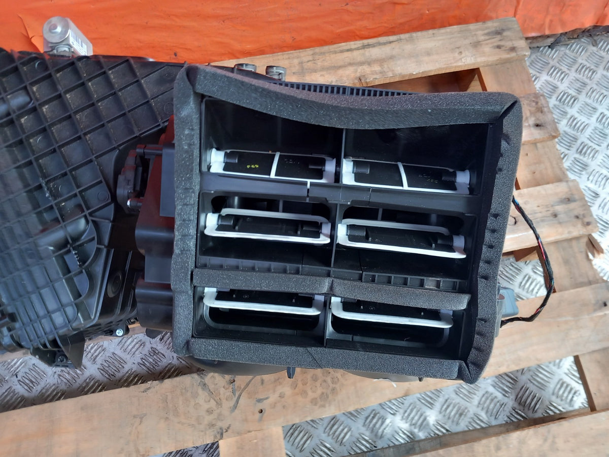 2023 VW Transporter ST-Line 2.0 Diesel Heater Matrix Box Warranty A416 - Image 3