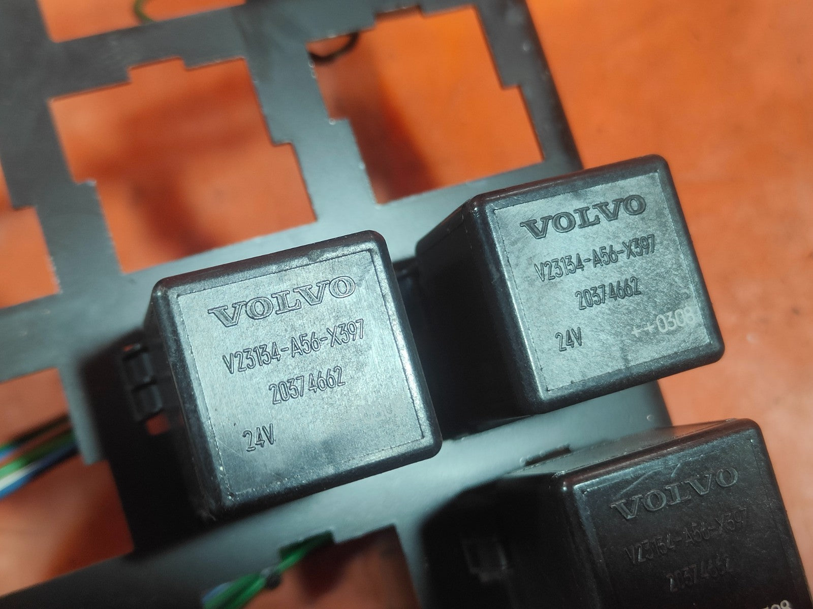 ✅2003 VOLVO FL RELAY FUSE BOX V23134-A56-X397 + WARRANTY A324 - Image 6