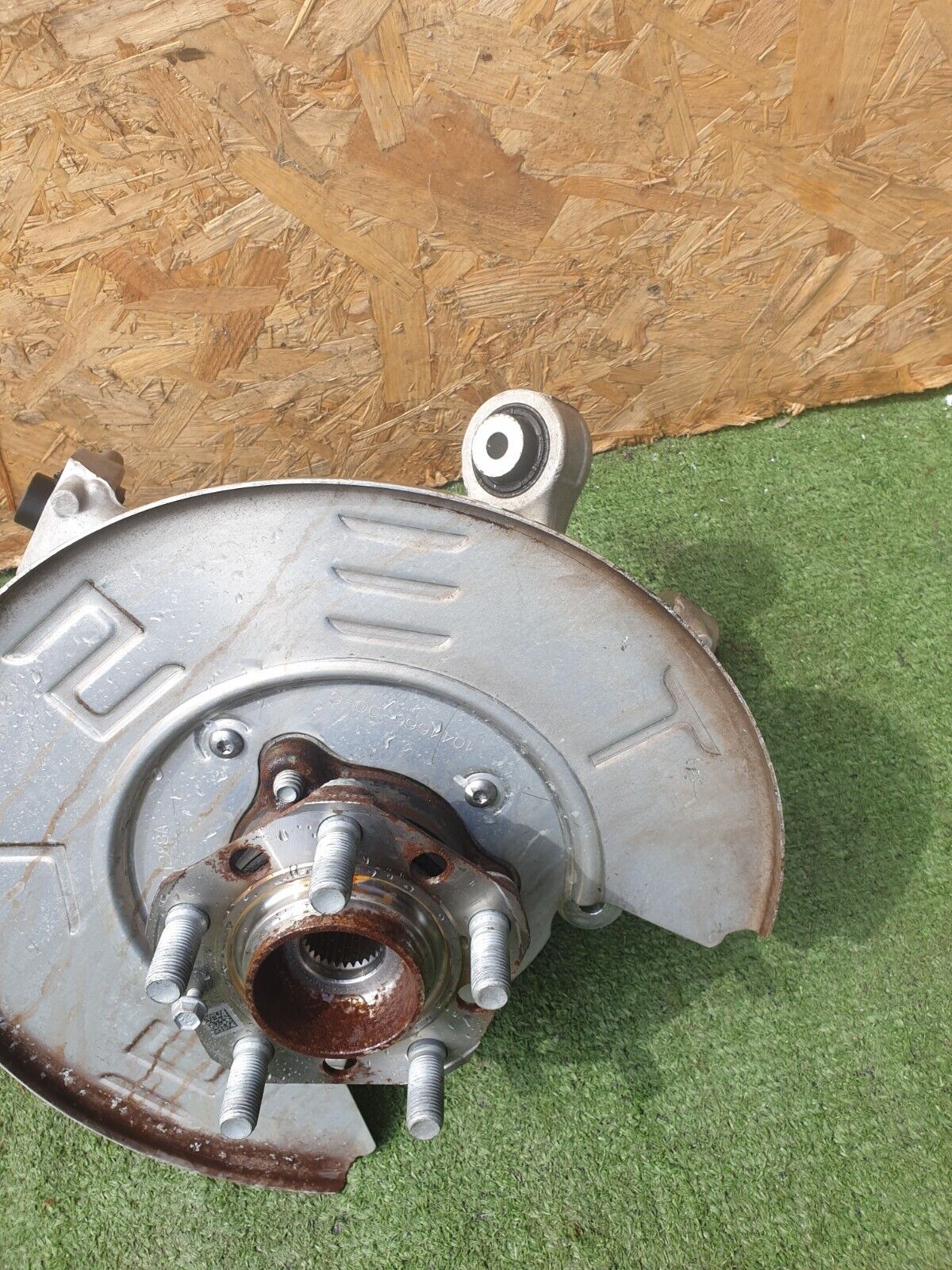 2022 TESLA MODEL Y REAR RIGHT SPINDLE KNUCKLE HUB 1044666-00-C + WARRANTY A172