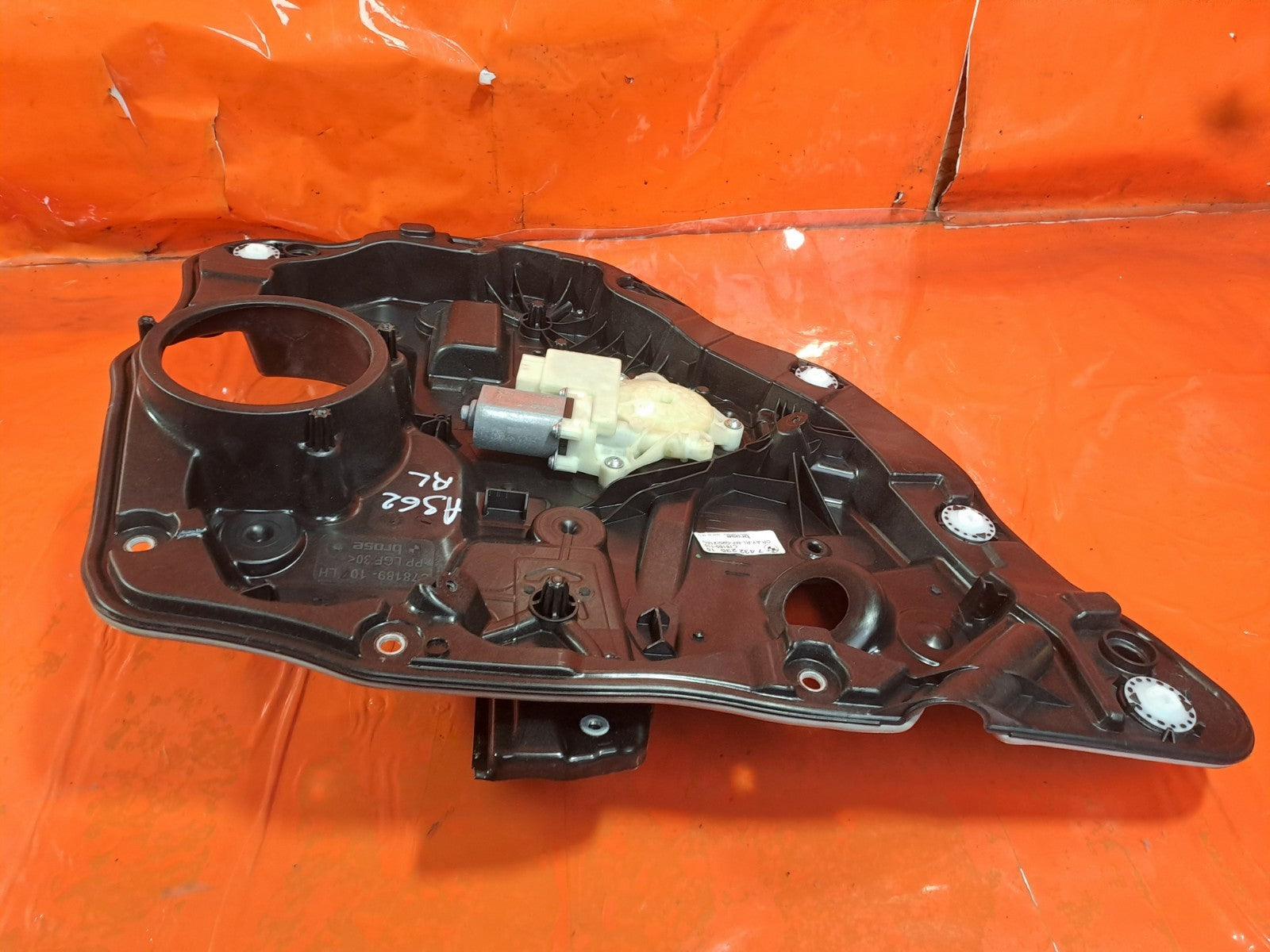 ebay-src:https://i.ebayimg.com/00/s/mtiwmfgxnjaw/z/ezeaaeswd-5qbctt/$_57.jpg