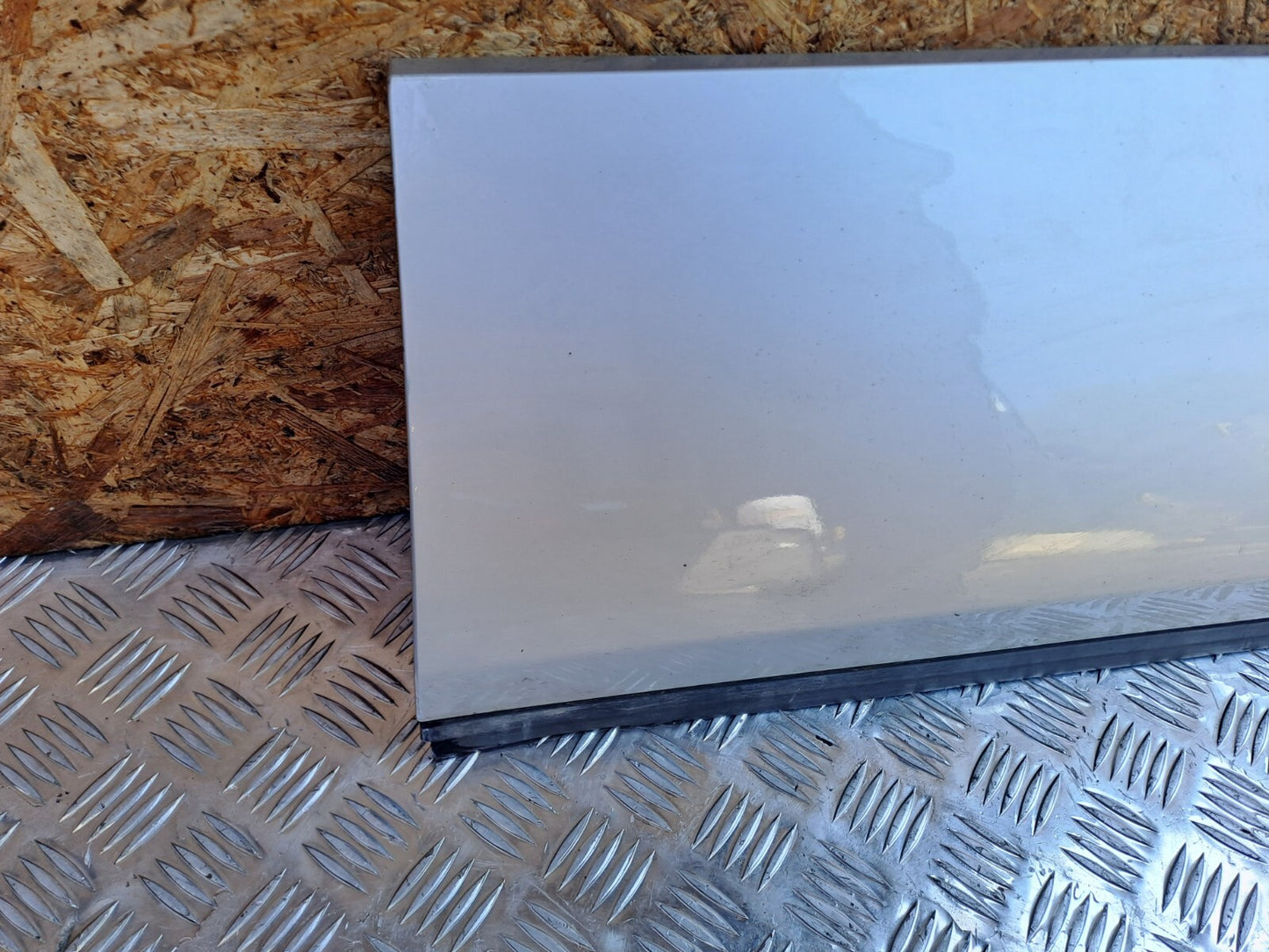 ✅2005 RANGE ROVER VOGUE L322 FRONT RIGHT DOOR LOWER MOULDING TRIM SILVER 8263896 - Image 2