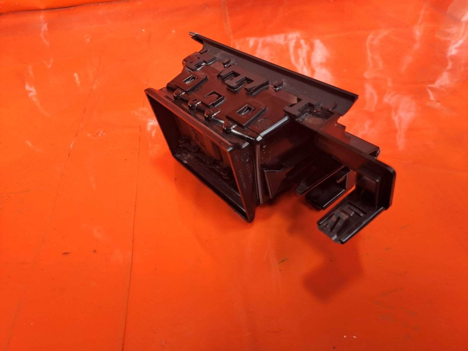 ✅2021 Renault Captur MK2 Dash Vent Right Side Central 687507565R + Warranty A385 - Image 5