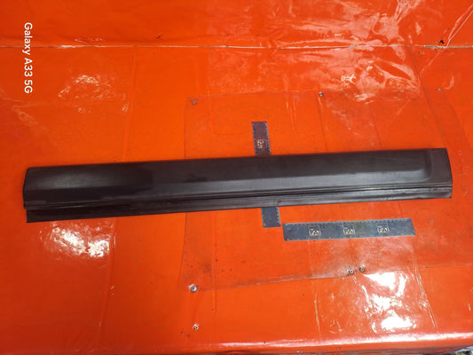 ✅2015 LAND ROVER DISCOVERY 4 L319 FRONT RIGHT LOWER DOOR MOULDING TRIM DGP000123 - Image 1