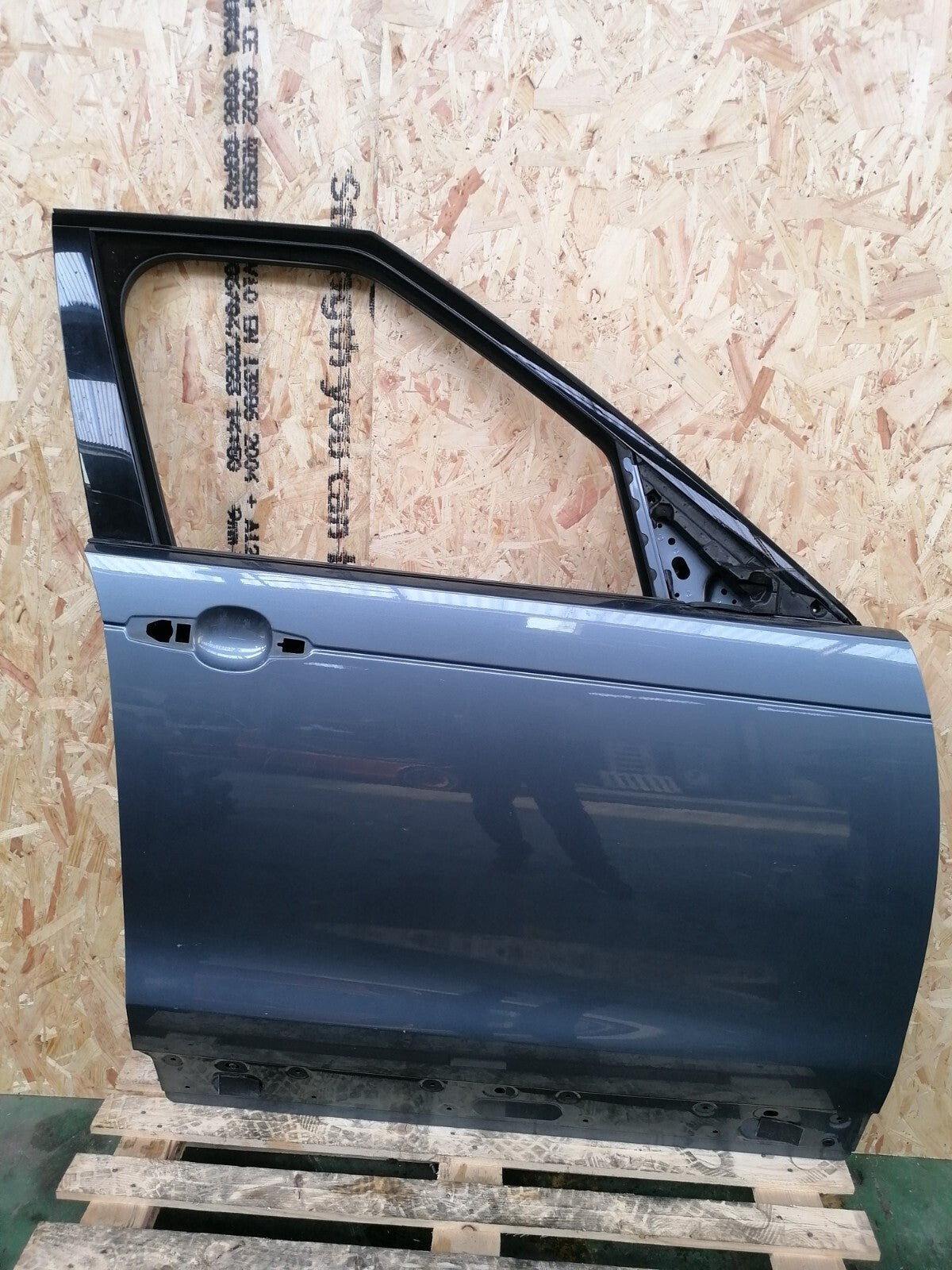 LAND ROVER DISCOVERY 5 L462 2018 FRONT RIGHT DOOR DRIVER SIDE A046 - Image 1