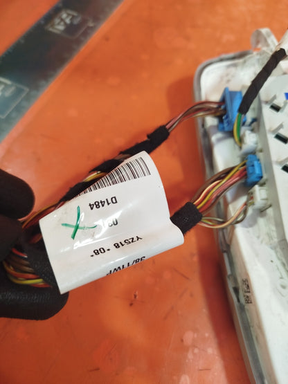 ✅2011 MERCEDES E CLASS W212 INTERIOR FRONT ROOF READING LIGHT A2129064301 A269 - Image 11