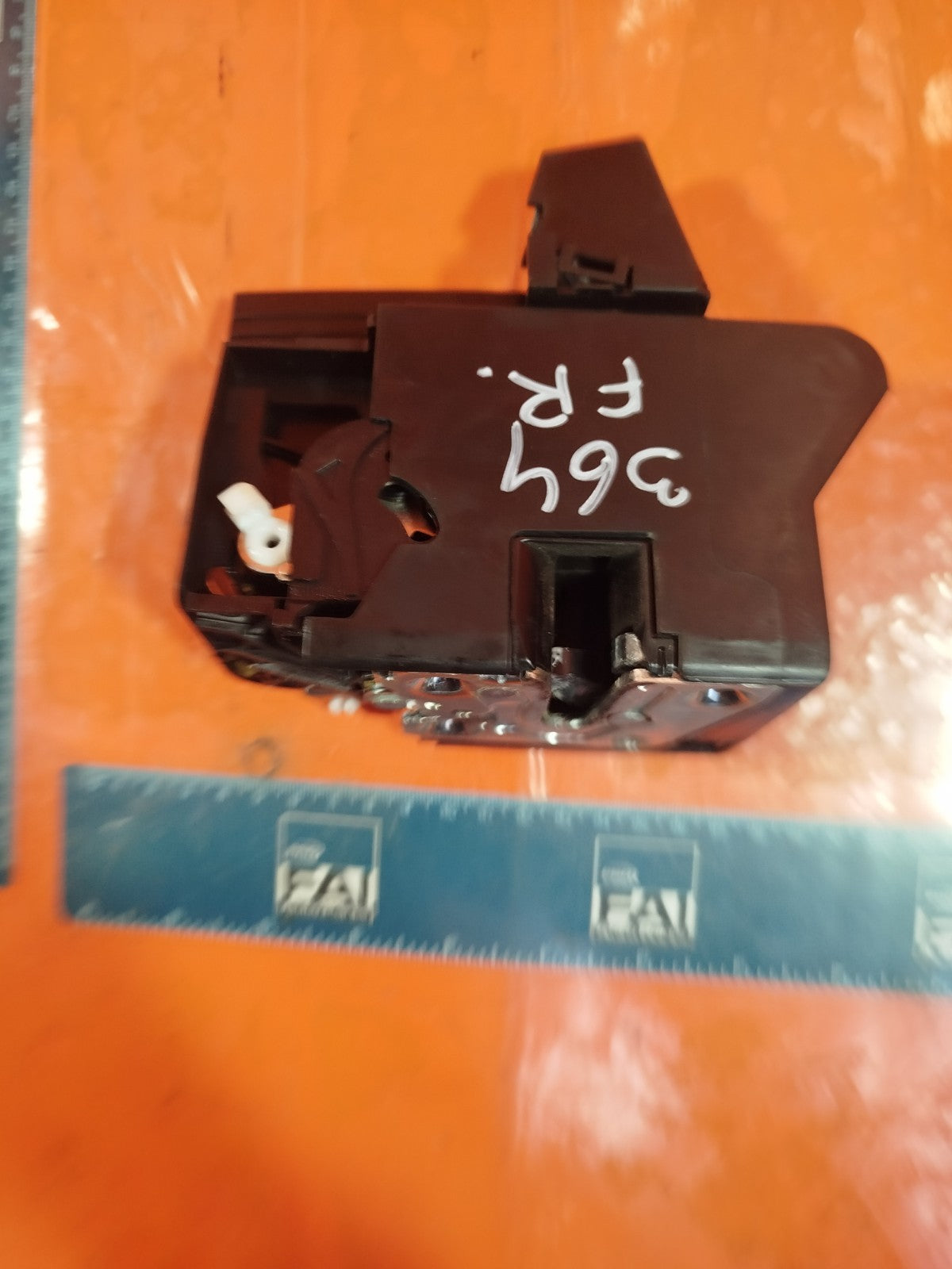 ✅2024 DACIA DUSTER JOURNEY DOOR LOCK FRONT RIGHT 805029426R + WARRANTY A364 - Image 5