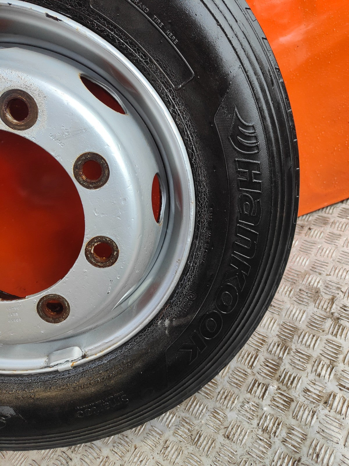 ✅2003 VOLVO FL 5.5D FRONT ALLOY WHEEL WITH TYRE 265/70 R19.5 + WARRANTY A324 - Image 4