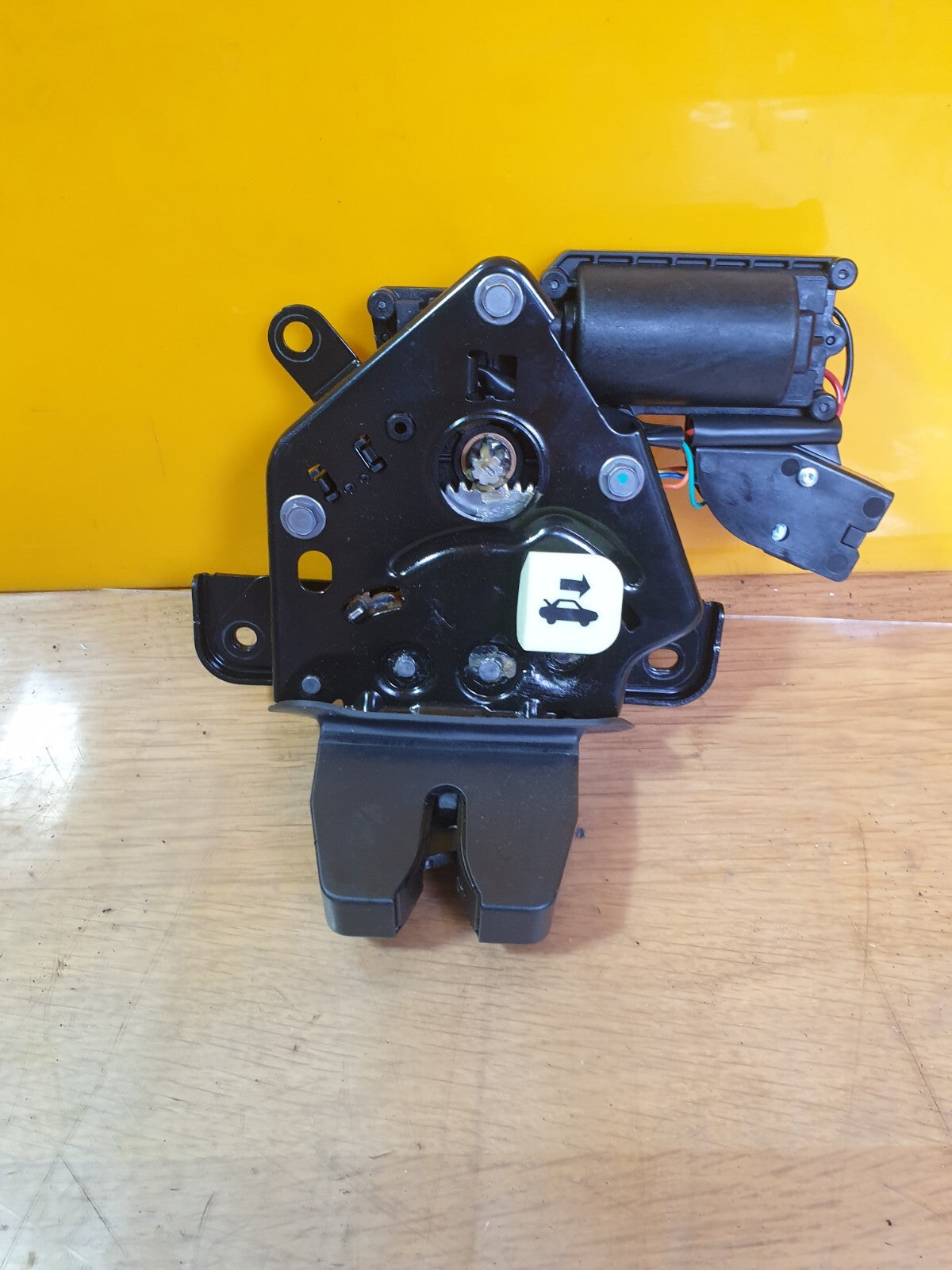 ✅2022 TESLA MODEL Y TAILGATE BOOT LOCK 1500604-CN-B + WARRANTY A172 - Image 1