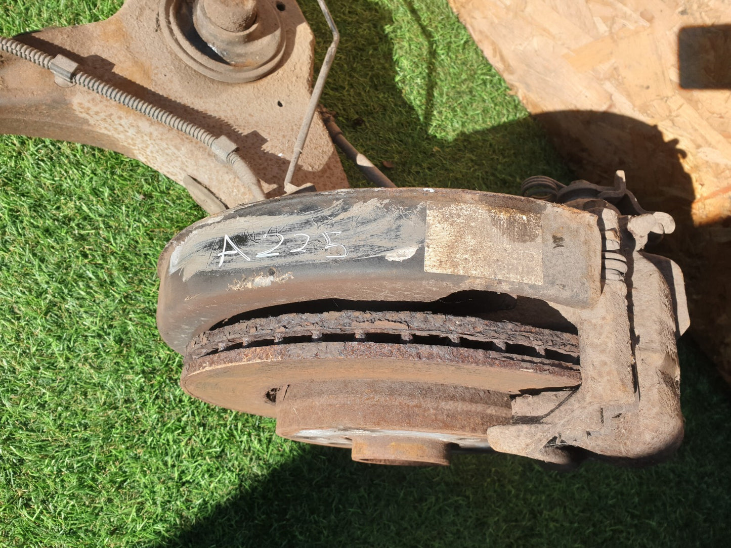 VW TRANSPORTER T6 2.0 DIESEL 2016 REAR LEFT SUSPENSION LEG HUB 7E0501413A A225 - Image 3