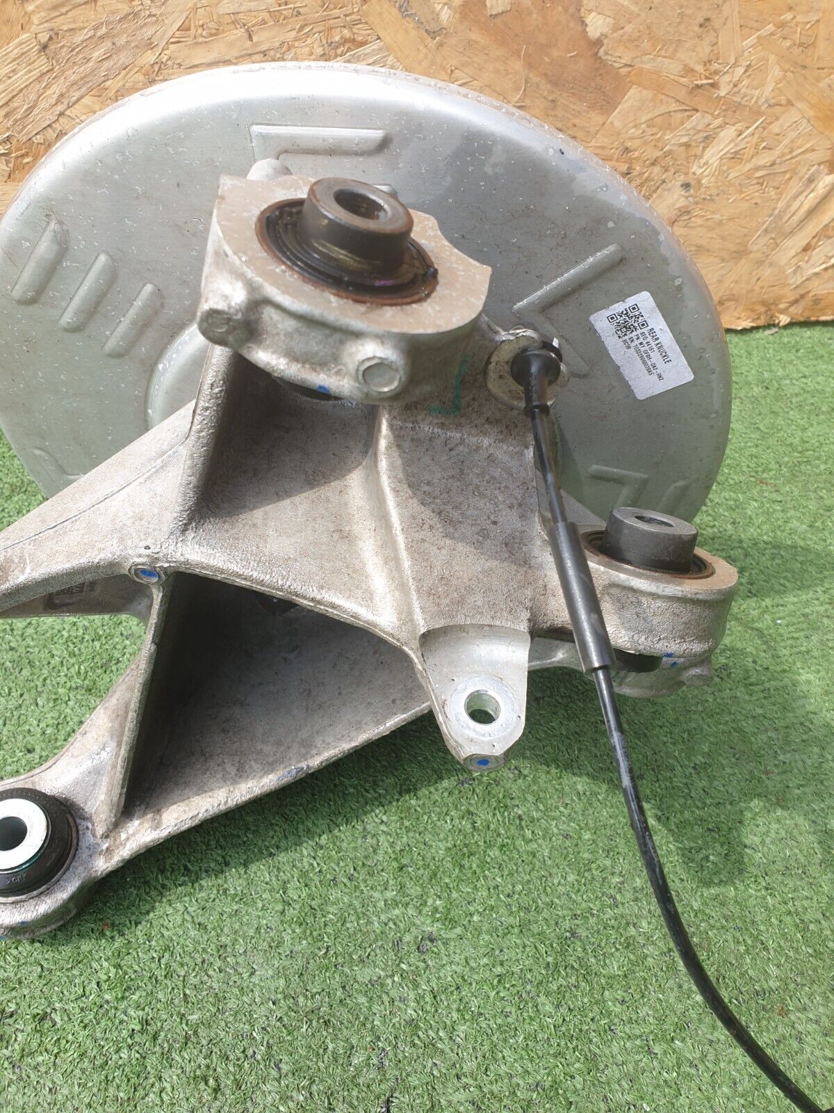 2022 TESLA MODEL Y REAR RIGHT SPINDLE KNUCKLE HUB 1044666-00-C + WARRANTY A172