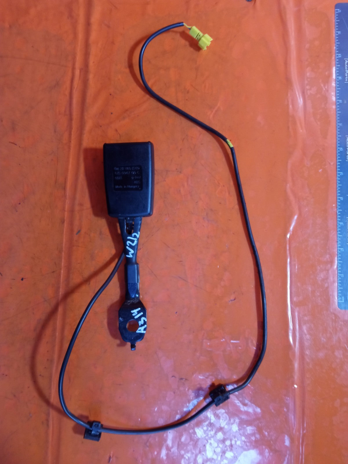 ✅Mercedes E220 W212 2.1 Diesel 2009 Front Left or Right Seat Belt Buckle A314 - Image 1