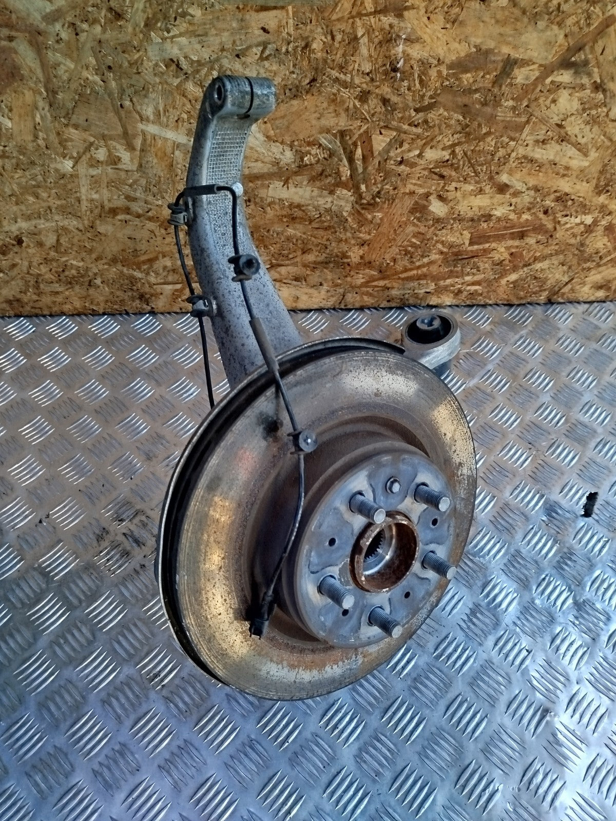 ✅2020 TESLA MODEL 3 FRONT LEFT WHEEL HUB 1044311-00-E + WARRANTY A266 - Image 1