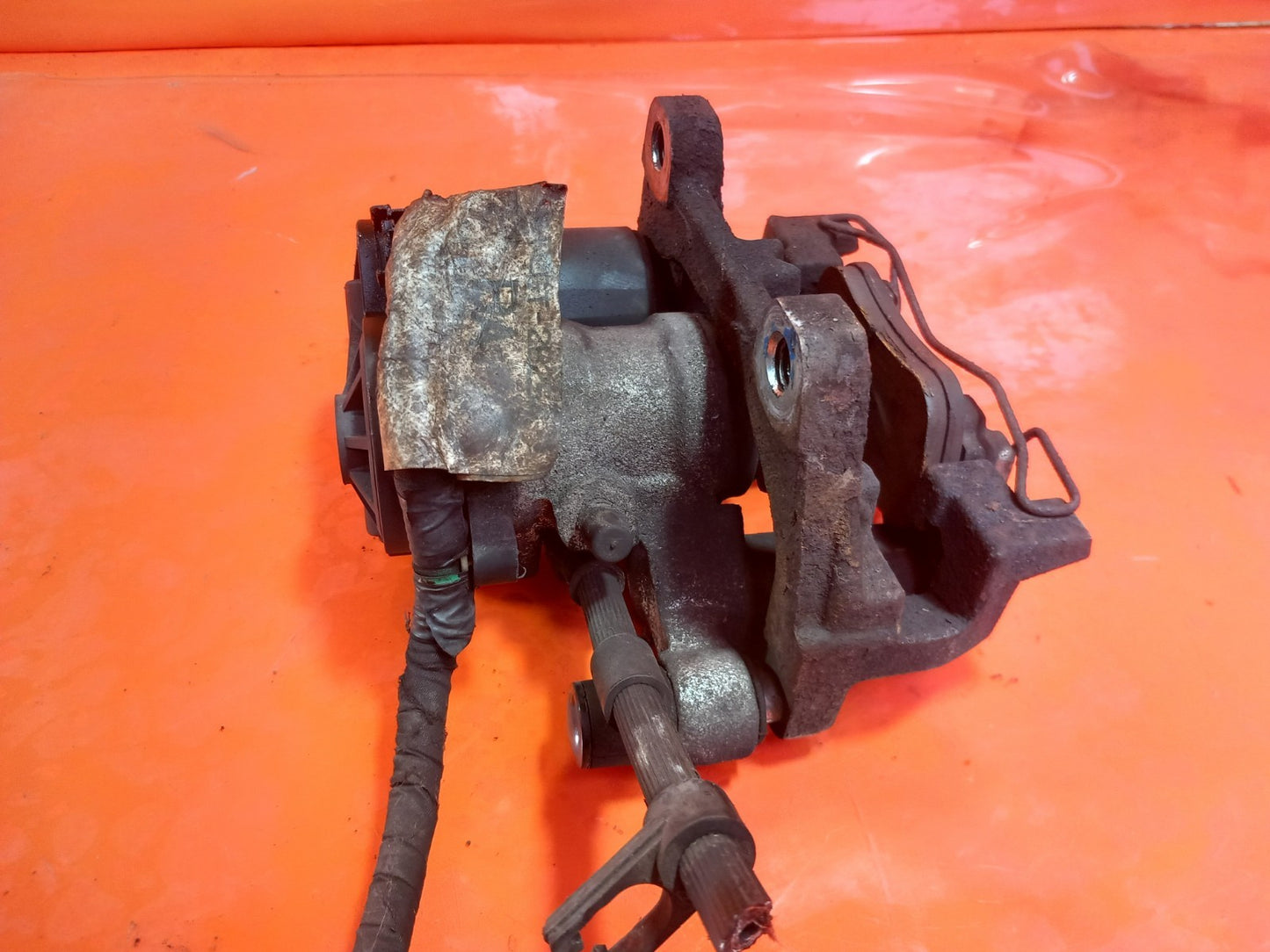 Ford Galaxy Zetec 2.0 Diesel 2019 Rear Right Electric Brake Caliper F2GT2B254BA  - Image 11