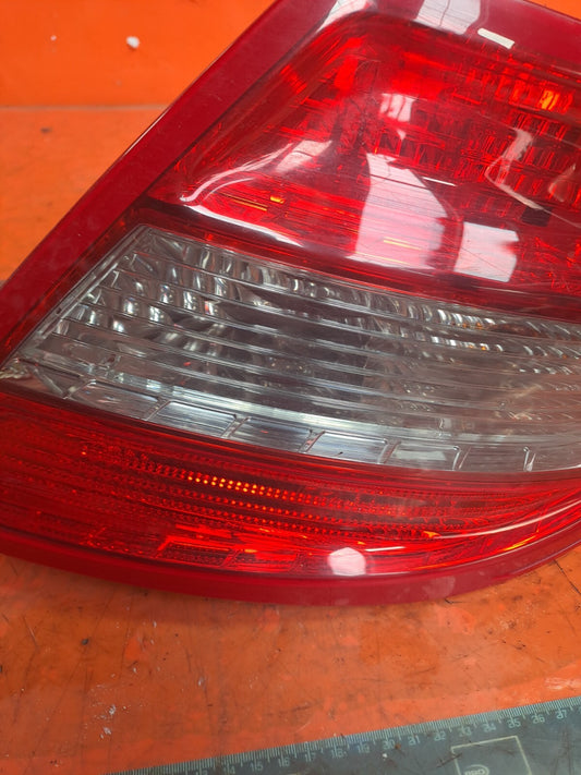 ✅2011 MERCEDES C CLASS W204 REAR RIGHT TAIL LIGHT A2048203064 + WARRANTY A283 - Image 2