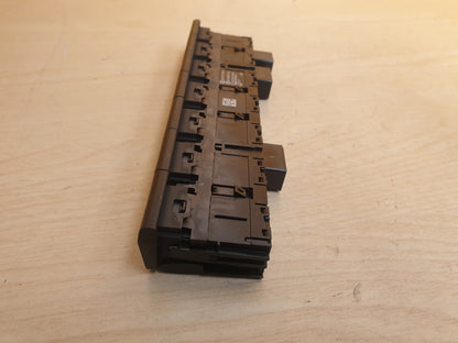 SKODA KAROQ 1.0 PETROL 2020 HAZARD LOCK SWITCH 565927132AK - Image 9