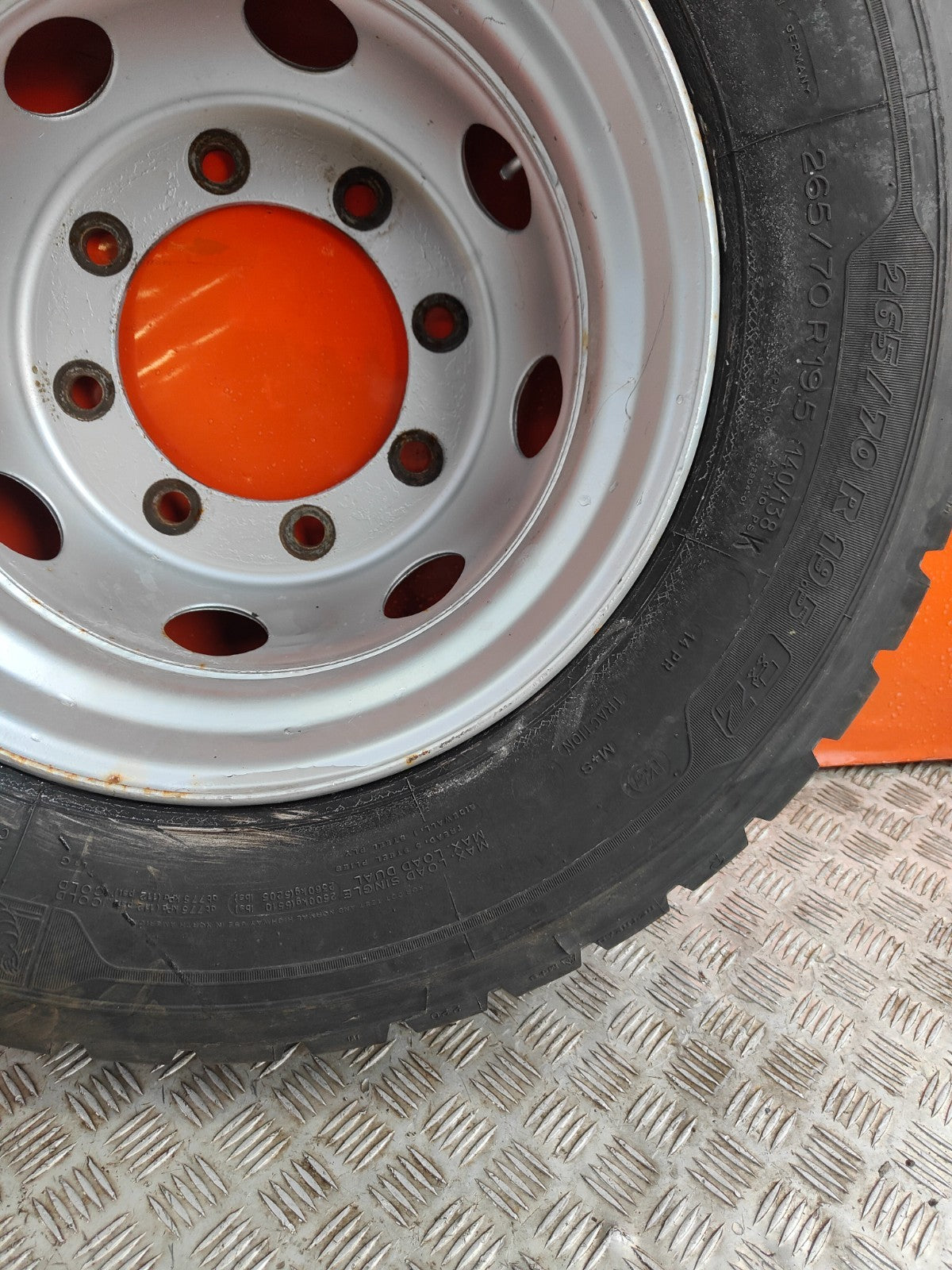 ✅2003 VOLVO FL 5.5D REAR ALLOY WHEEL WITH TYRE 265/70 R19.5 + WARRANTY A324 - Image 3