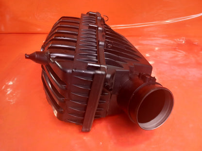 2025 Land Rover Defender L663 Air Filter Box M8B2-9H736-AA Warranty A396 - Image 12