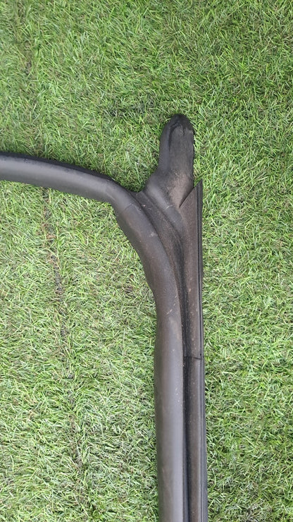 ✅TESLA MODEL 3 LONG 2024 FRONT LEFT DOOR RUBBER SEAL 1910983-00-B Warranty A207 - Image 7